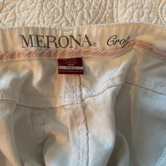 White Jean capris - Picture 2 of 4